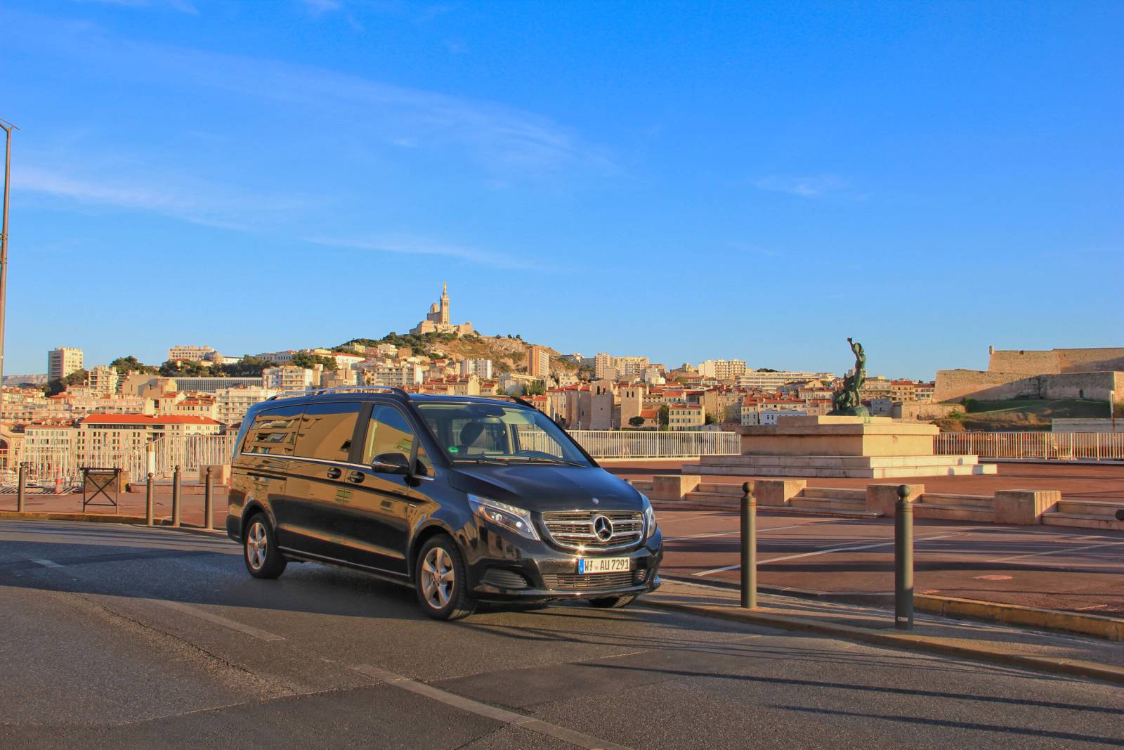 What are the services Deluxe France takes care of?