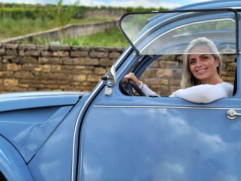 Vintage 2CV Tour through the Burgundy Vineyards and Wine Tastings