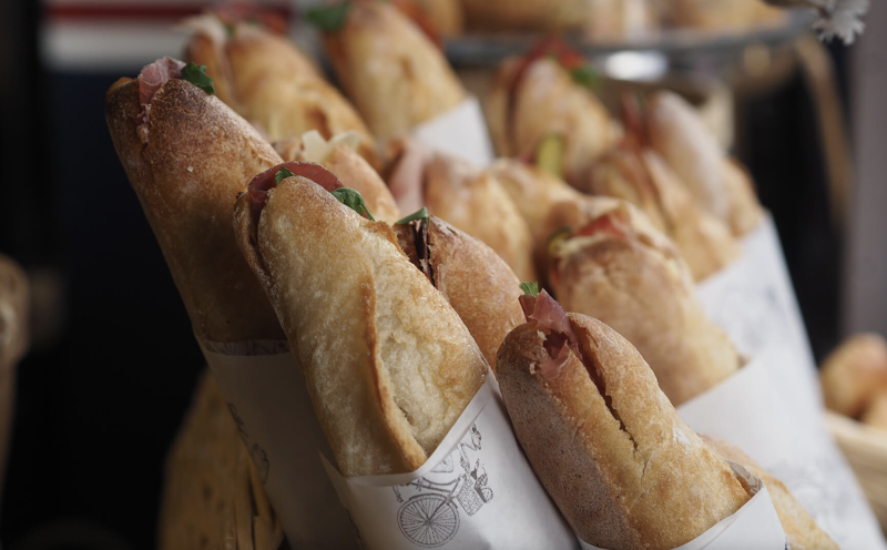 Walking Food Tour & Historical Guided Tour in Montmartre