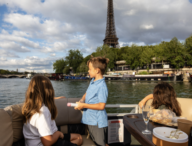 Seine River Cruise for Families & Kids with Private Photographer