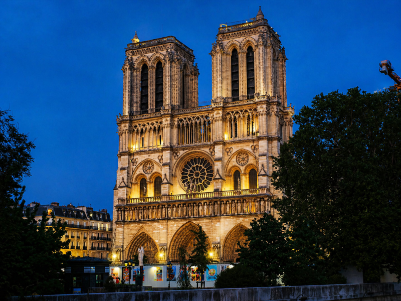 VIP Notre-Dame Towers Outside Opening Hours