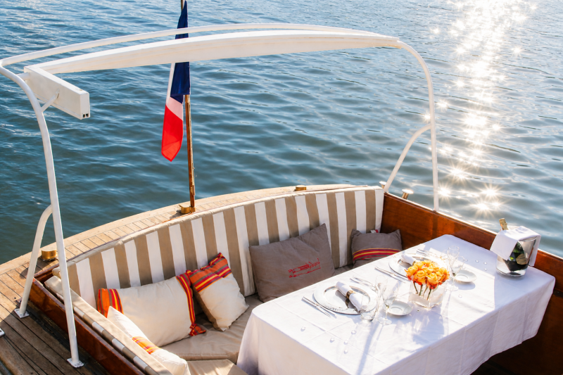 Guided Seine Cruise with Champagne Brunch