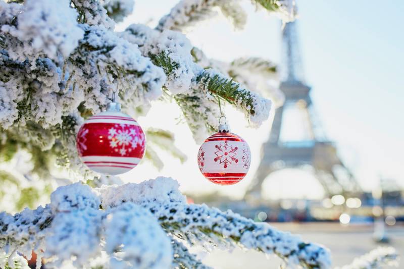 Paris Enchanting Christmas Markets Walking Tour