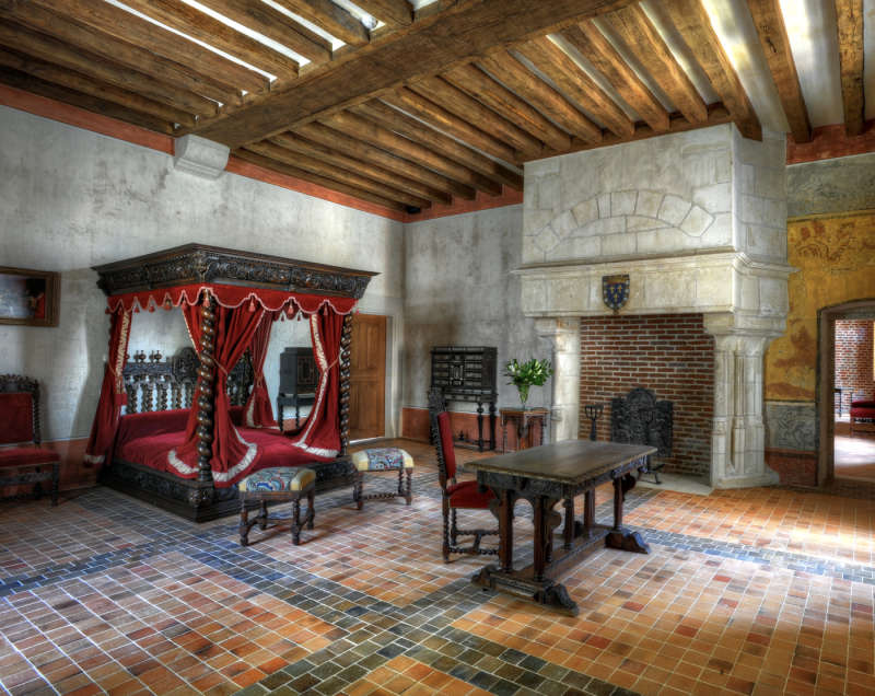 Interior of CLos Lucé Castle by clos luce castle.png Clos Luce Nadegevillain (wikimedia commons)