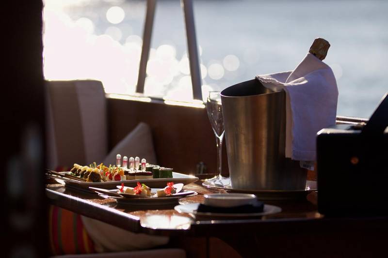 Guided Seine Cruise with Champagne Brunch