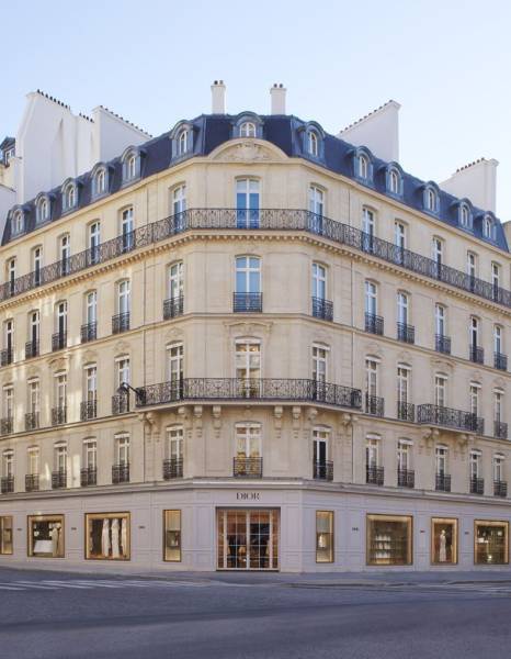 Luxury Houses Private Fashion Tour in Paris