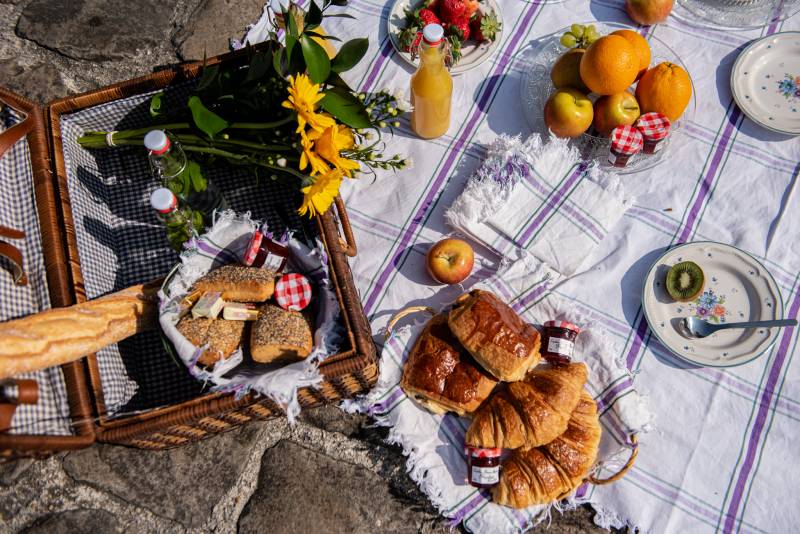 Parisian Breakfast Picnic Experience