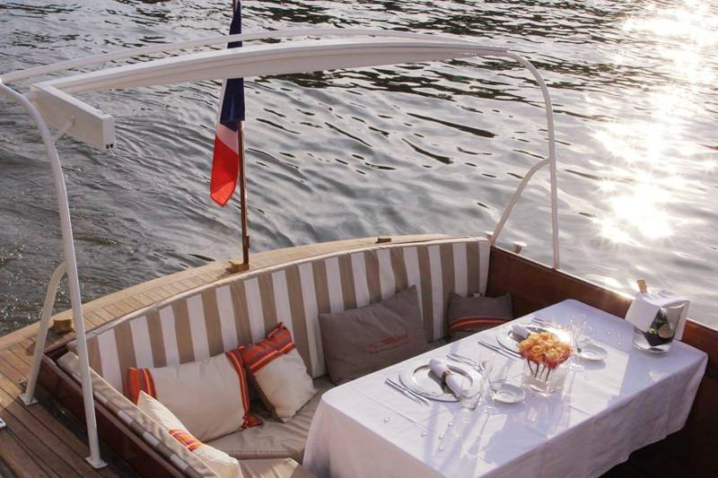 Guided Seine Cruise with Champagne Brunch