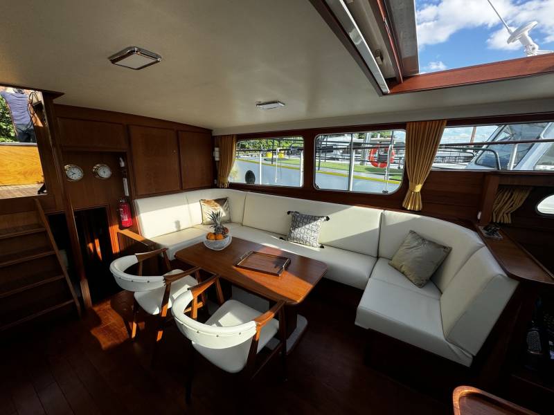 Private Luxury Yacht Cruise On The Seine