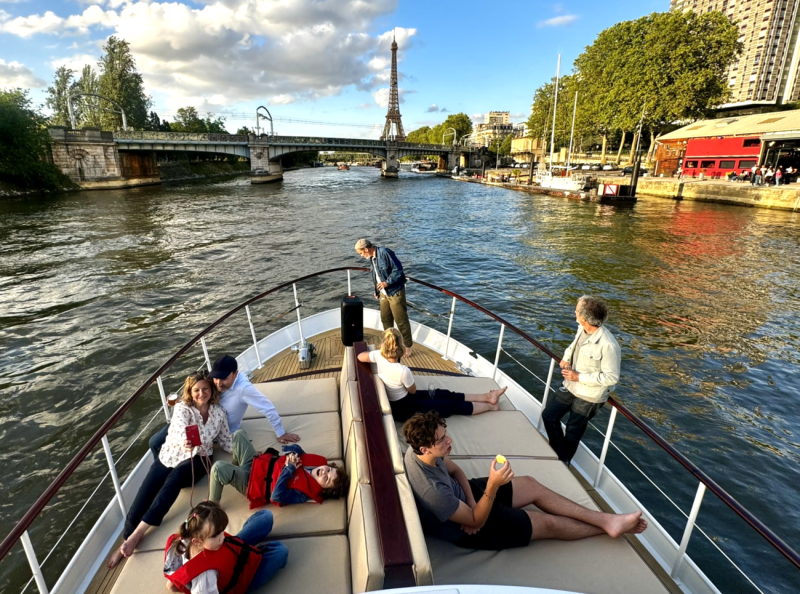 Private Luxury Yacht Cruise On The Seine
