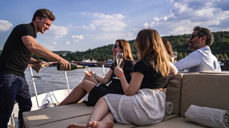 Private Luxury Yacht Cruise On The Seine