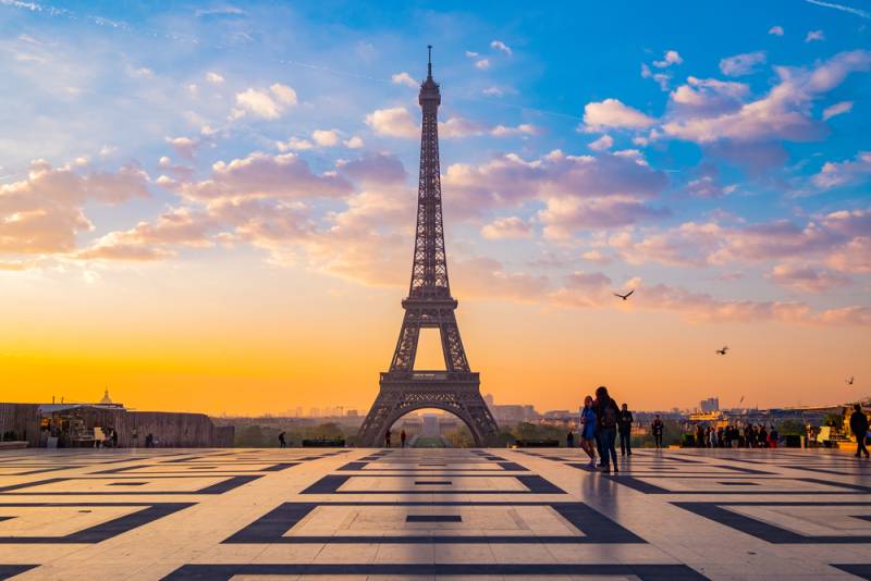 VIP Eiffel Tower Guided Experience