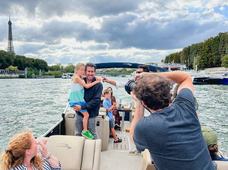 Seine River Cruise for Families & Kids with Private Photographer