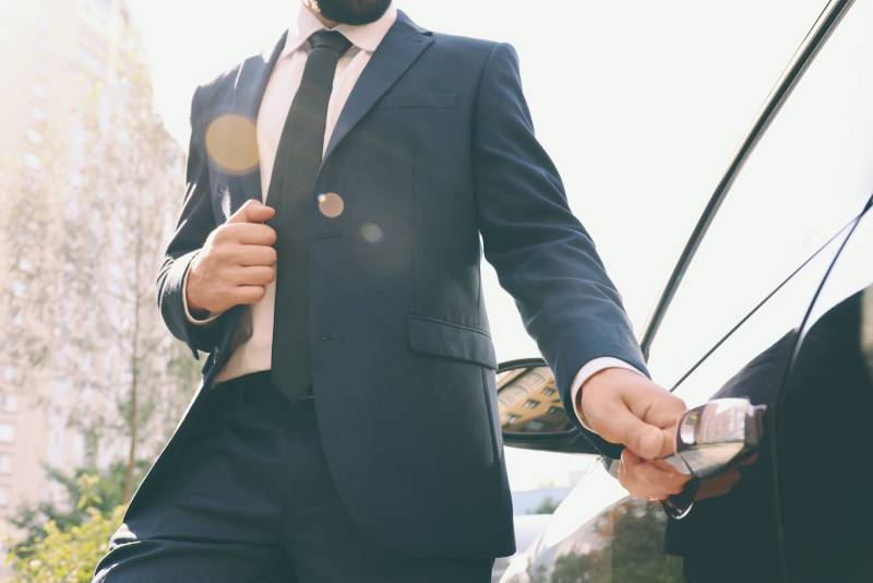 Private English speaking driver for a private transfer to hotel from train station in Paris by Deluxe France