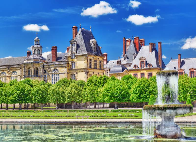 Fontainebleau Castle and water