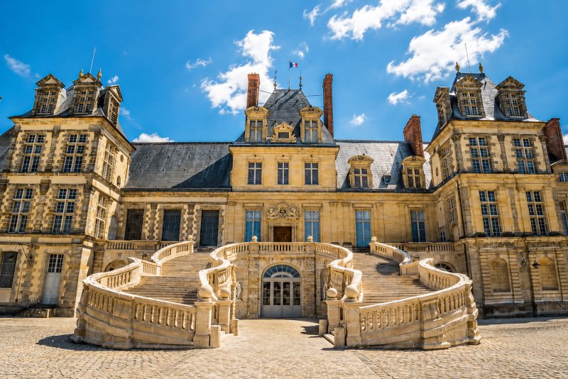 Fontainebleau Castle & Gardens Private Tour from Paris