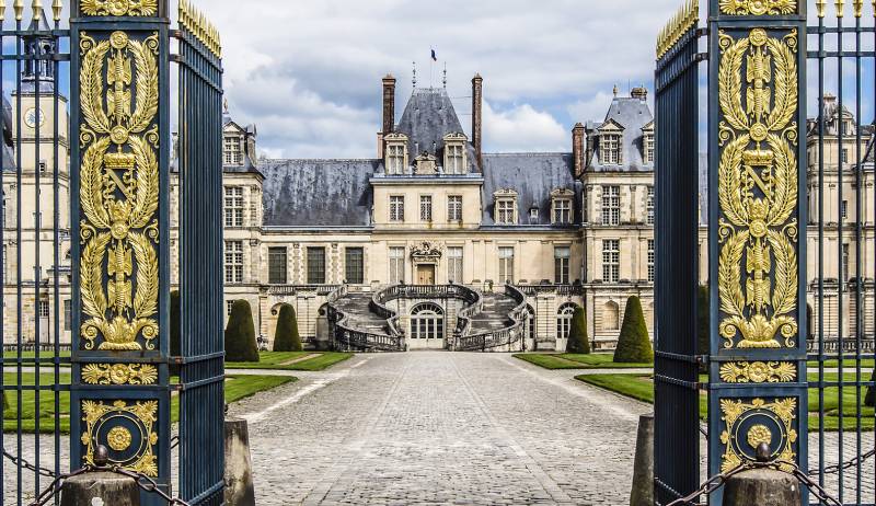 Fontainebleau & Vaux le Vicomte Private Tour from Paris