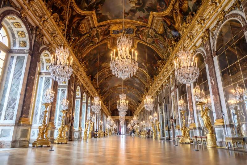 Versailles Castle & Giverny Private Tour from Paris