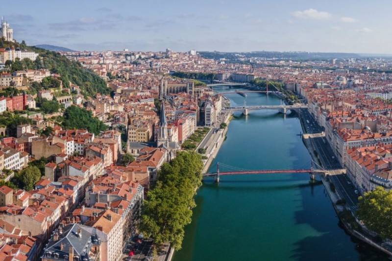 EXCLUSIVE TOURS & EXPERIENCES IN & FROM LYON