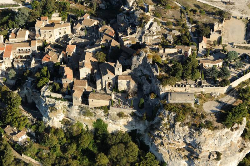 Alpilles & Les Baux Villages Private Sightseeing Tour