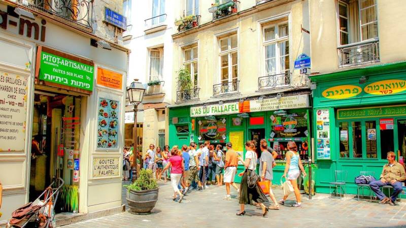 Le Marais District, with jewish shops in Paris during the private guided walking Tour by Deluxe France
