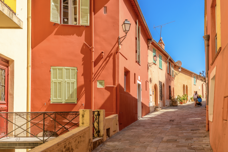 colorful street in Nice during a sunny day