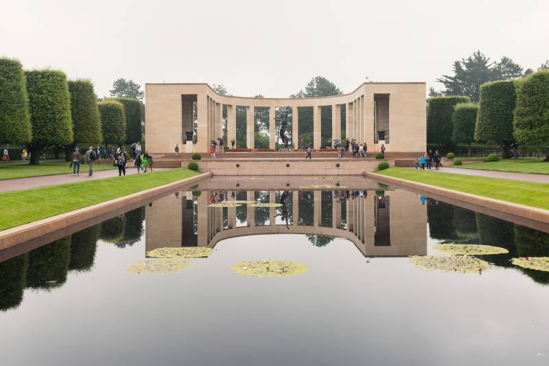 Omaha Beach monument, american cemetery