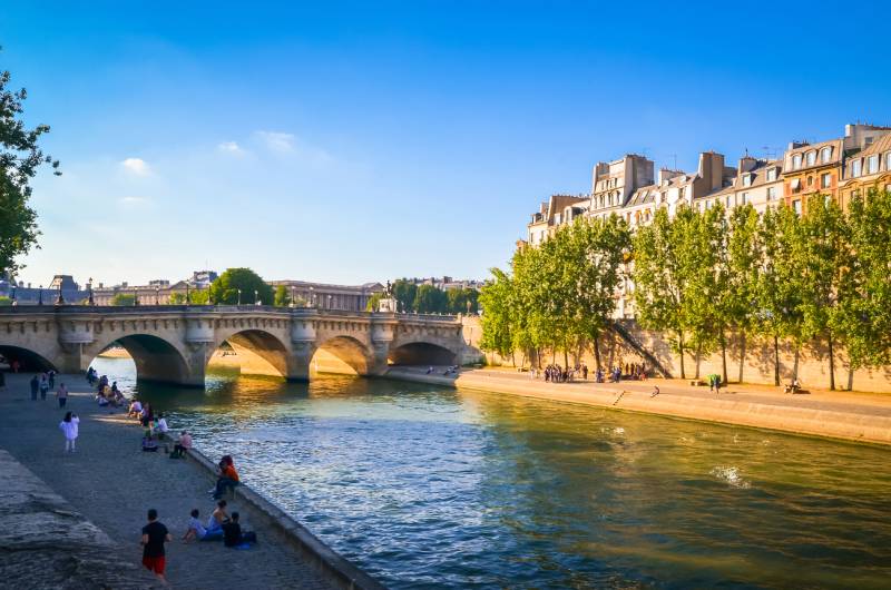 Ile de la Cité Private Guided Walking Tour & Notre Dame Visit