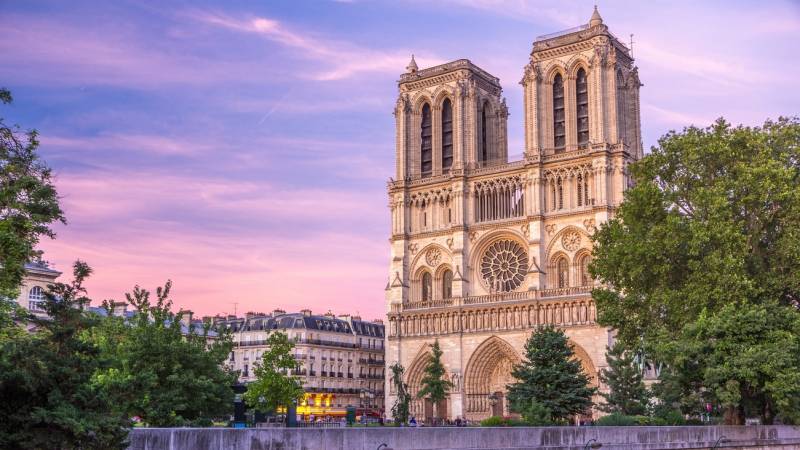 Ile de la Cité Private Guided Walking Tour & Notre Dame Visit