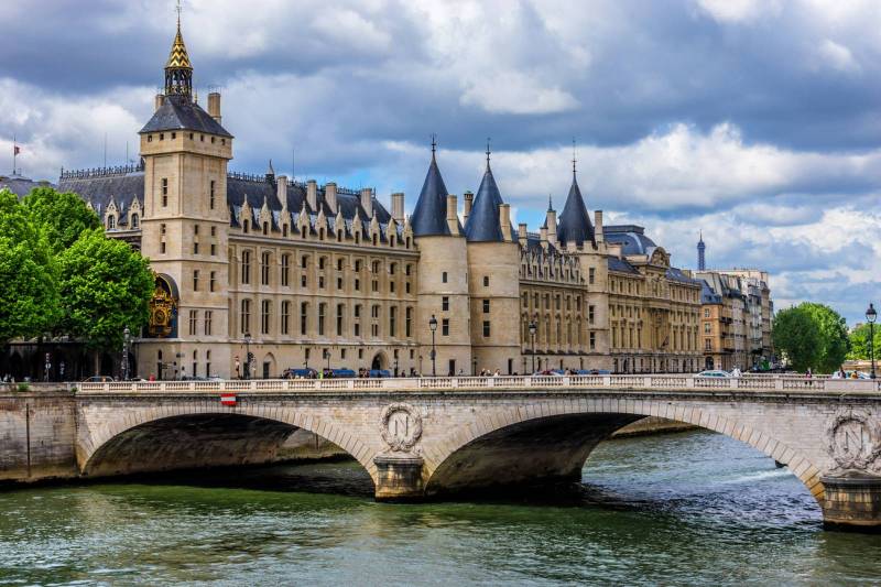 Ile de la Cité & Its Monuments Private Guided Tour