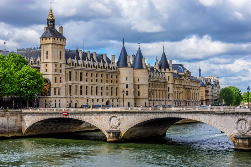 Ile de la Cité Private Guided Walking Tour & Notre Dame Visit