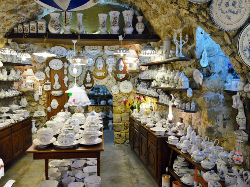 Artisanal creations in Moustiers Village
