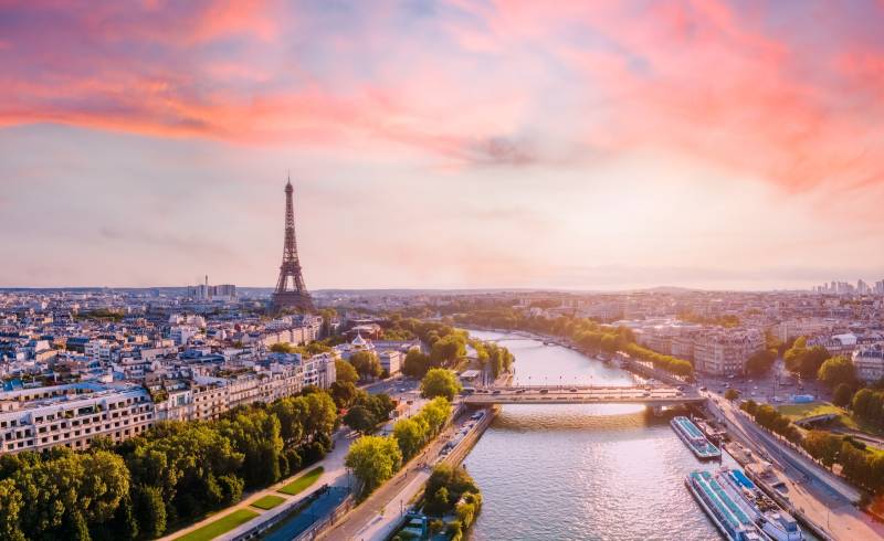 Guided Seine Cruise with Champagne Brunch