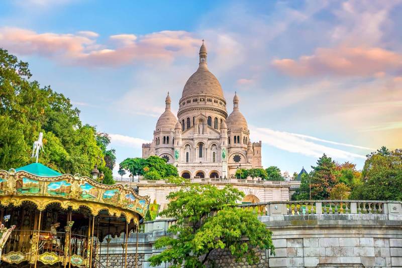 Sacré Coeur Basilica in Montmartre during a Sightseeing Tour in Paris, Panoramic Tour with Deluxe France