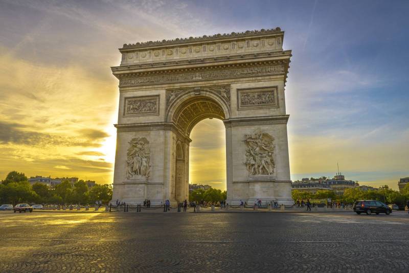 Experience Paris in a Citroën Traction