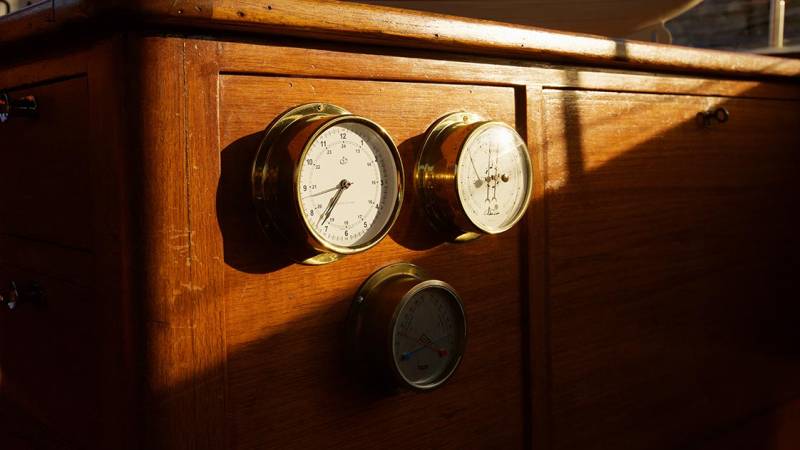 Guided Seine Cruise with Champagne Brunch