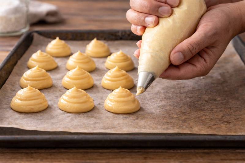 Eclairs, Choux à la crème & Chouquettes Pastry Class