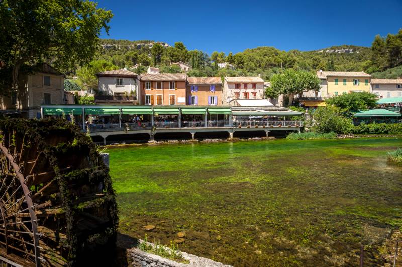 From Avignon: Luberon Villages & Sénanque Abbey Private Tour