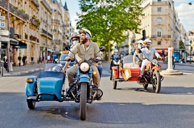 Parisian side car tour unique and bespoke tour in Paris with Deluxe France