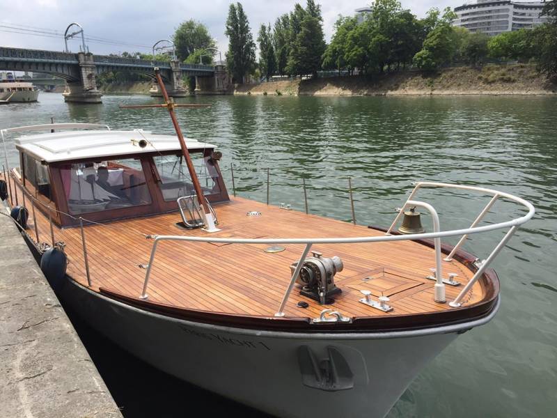 Guided Seine Cruise with Champagne Brunch
