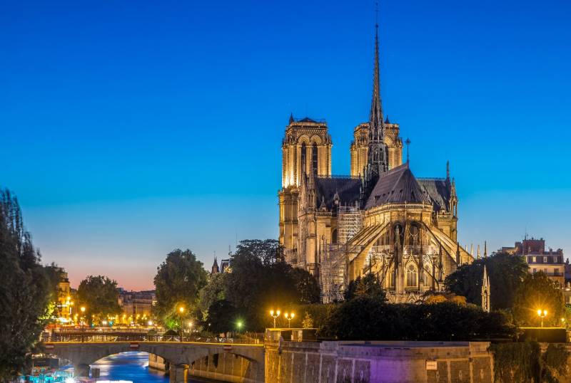 VIP Notre-Dame Towers Outside Opening Hours