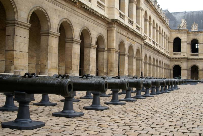 Les Invalides Guided Tour