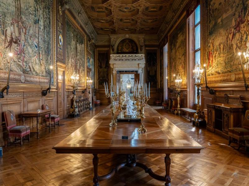 Chantilly Castle and Gardens Private Guided Tour with Timed Tickets