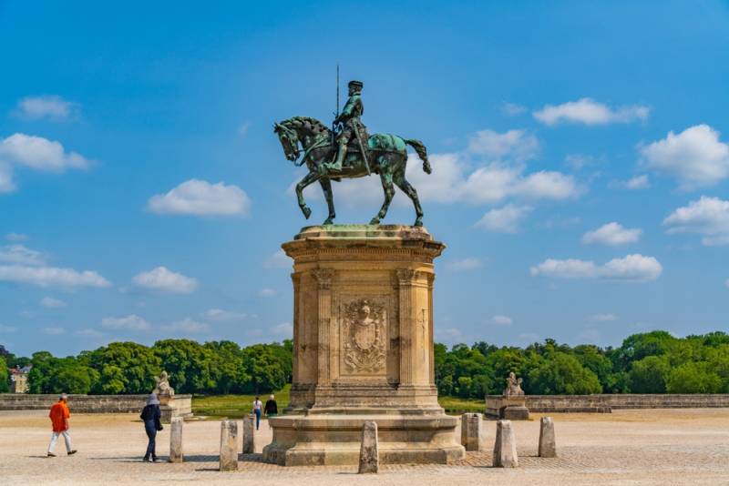 Chantilly Castle & Gardens Private Tour From Paris