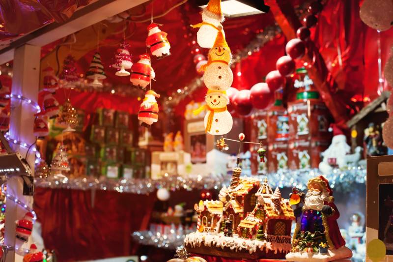 Paris Enchanting Christmas Markets Walking Tour