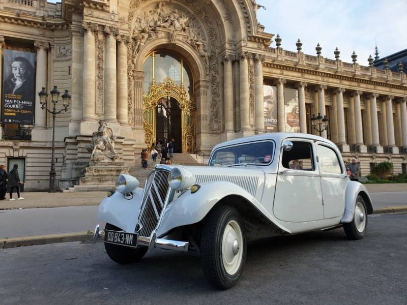 Paris Vintage Citroen closeup  Car Private Tour by Deluxe France