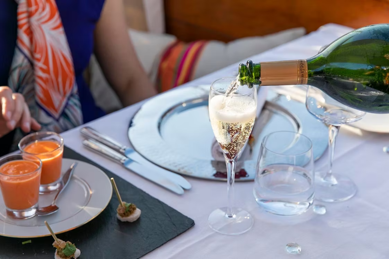 Guided Seine Cruise with Champagne Brunch