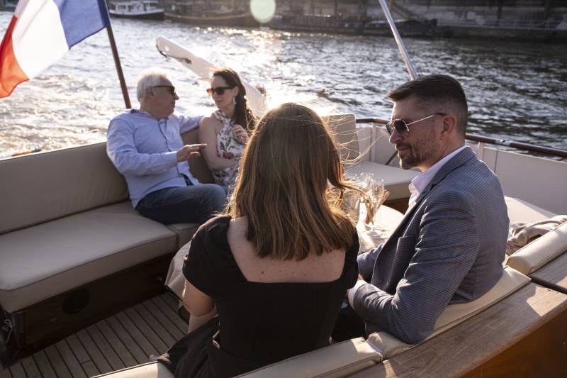 Private Luxury Yacht Cruise On The Seine