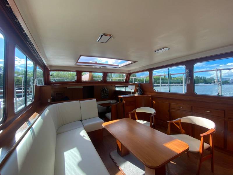 Private Luxury Yacht Cruise On The Seine