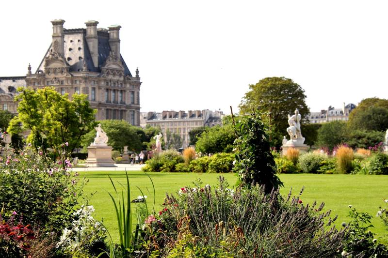 Louvre Museum & Tuileries Garden Private Guided Tour